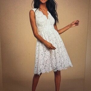 Lulu's White Lace coquette Midi Dress NWT-Small